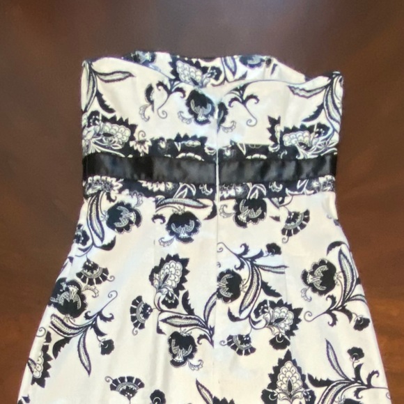 White House Black Market strapless dress - Picture 4 of 7